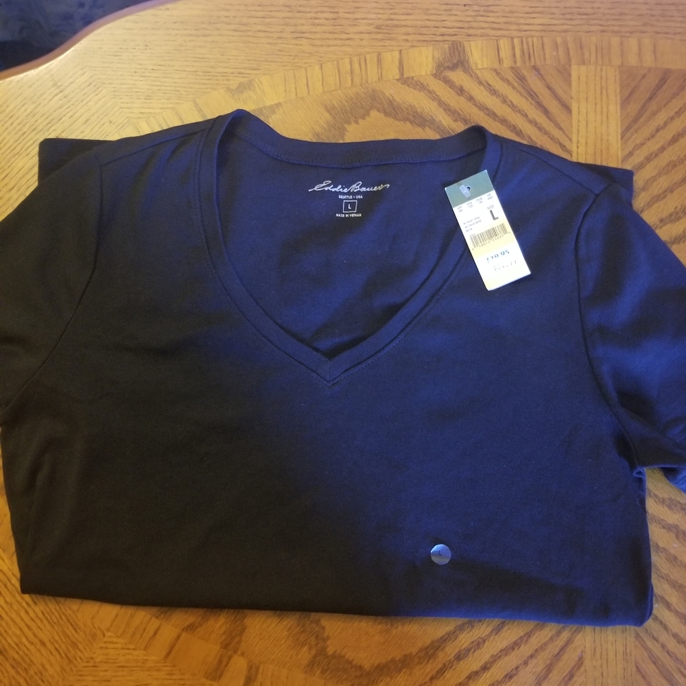 4/$20 Black v neck tee shirt